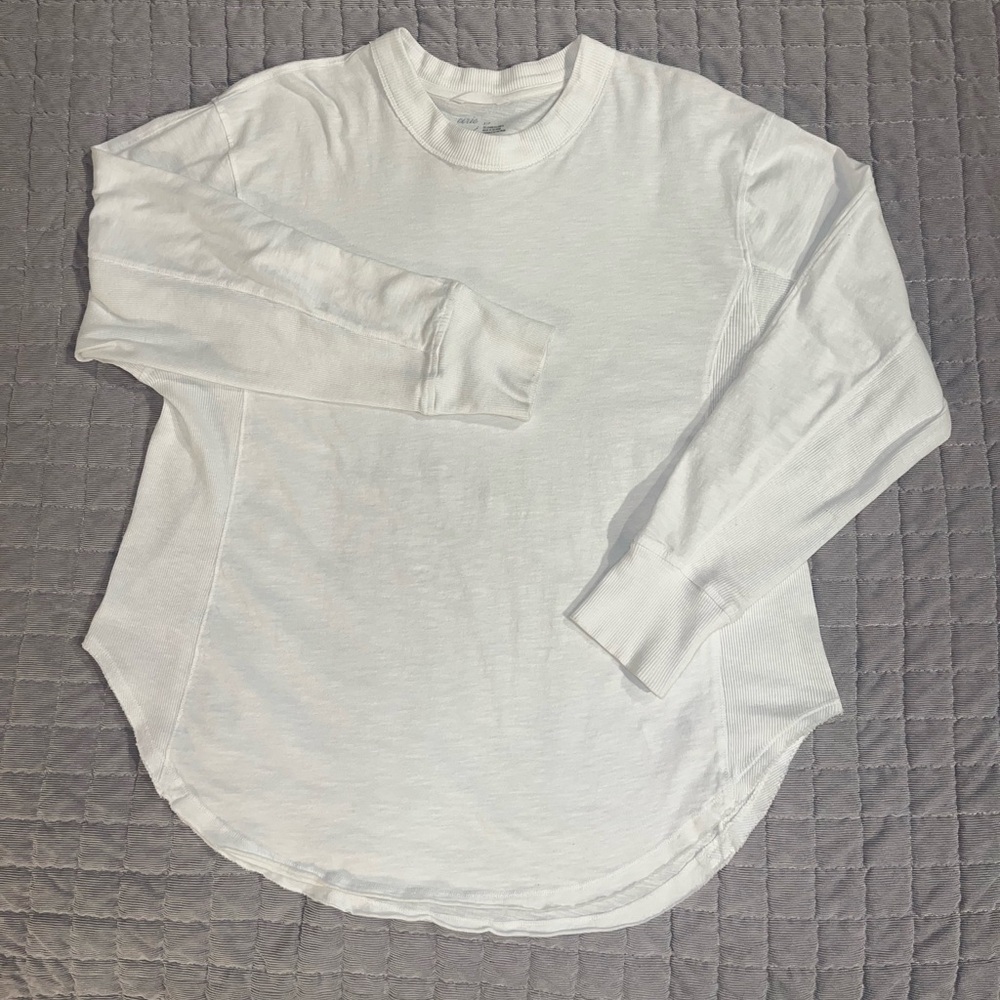 Aerie White Long Sleeve TShirt sz S